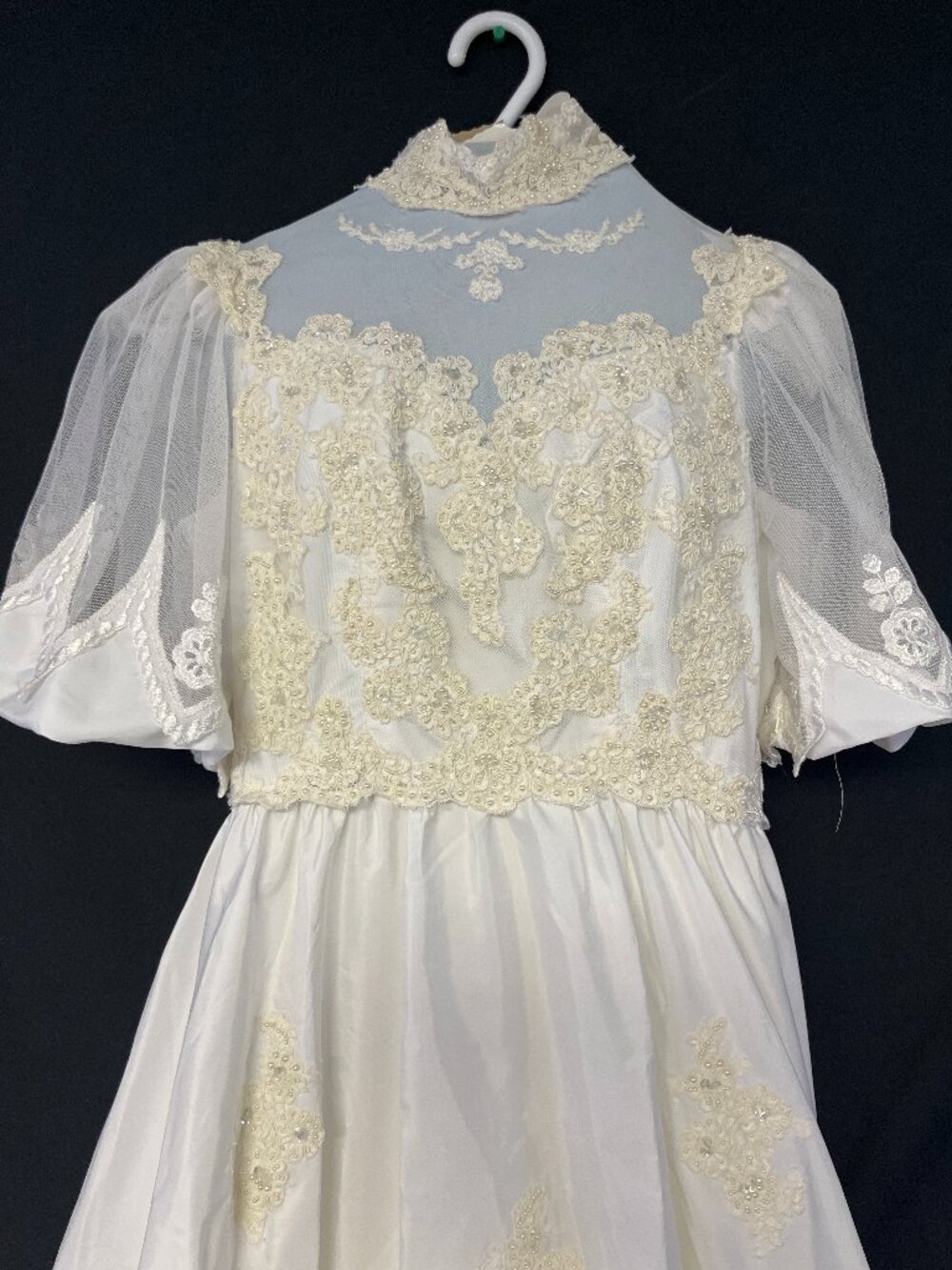 Vintage 1970's Wedding dress with long trail and floral beading - Picture 1 of 16